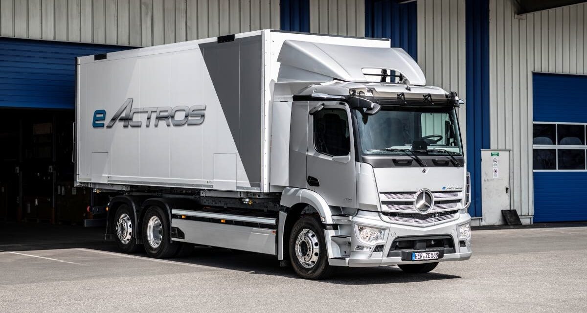 Mercedes-Benz presenta el eActros, el primer camión eléctrico de producción en serie de la compañía